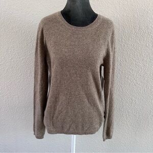Ellen Tracy 100% Cashmere Brown Crewneck Sweater Size M New Without Tags (NWOT)